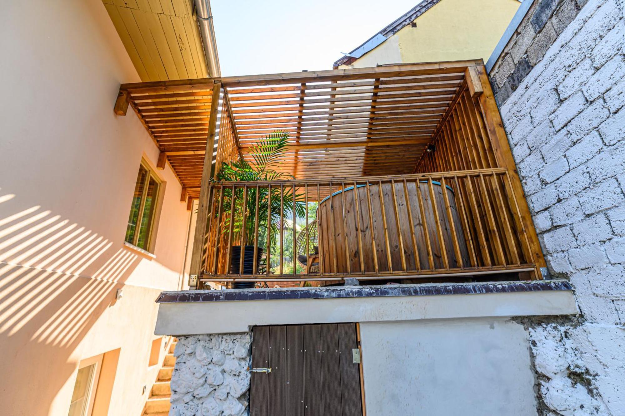 Lagom - Hot Tub Hideout Brasov Exterior photo